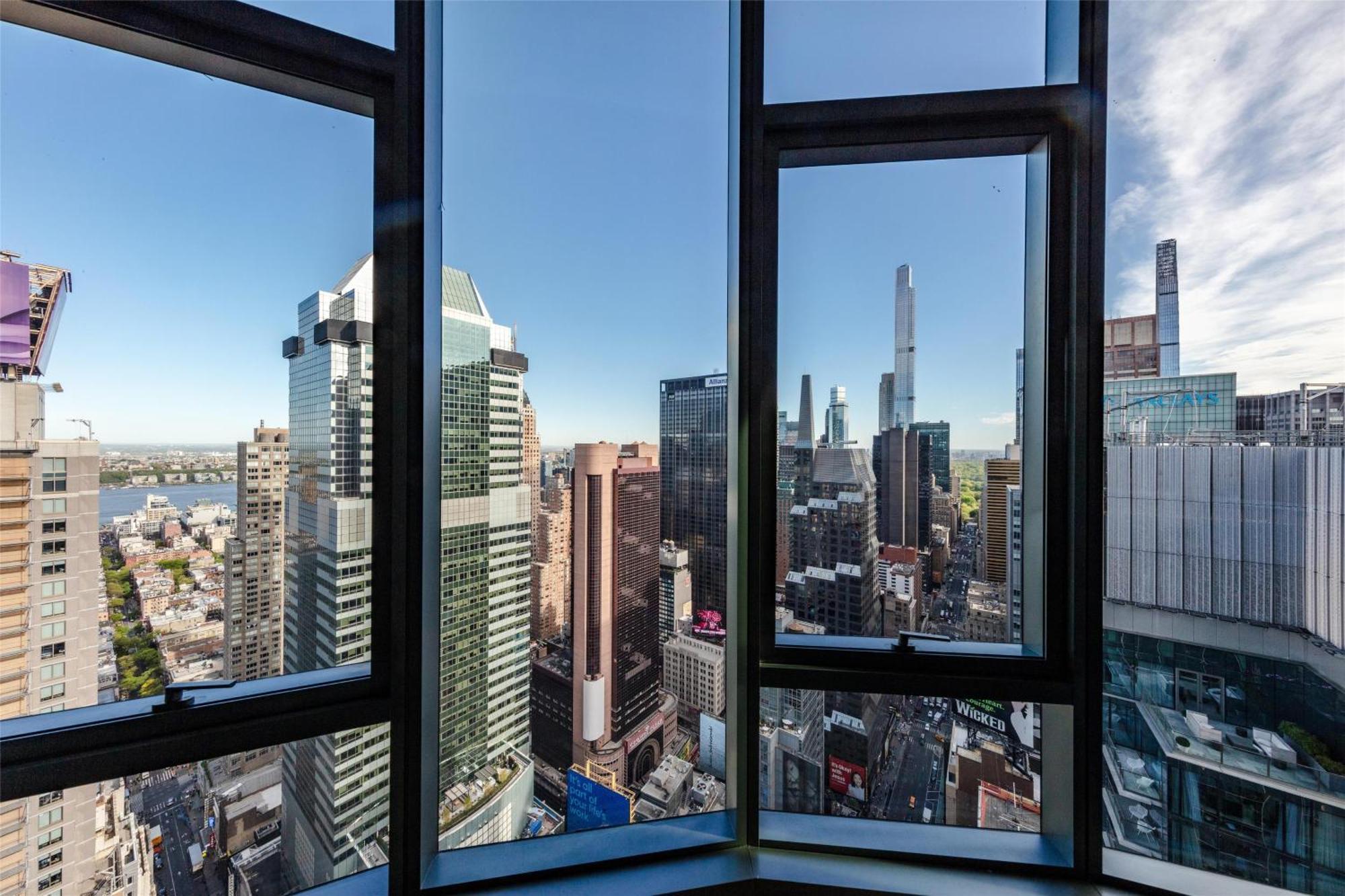 Tempo By Hilton Times Square 4*
